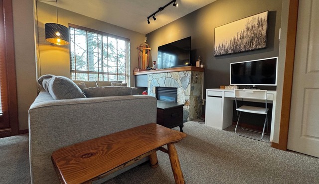 Spacious Whistler Townhome – Walk to Lifts!