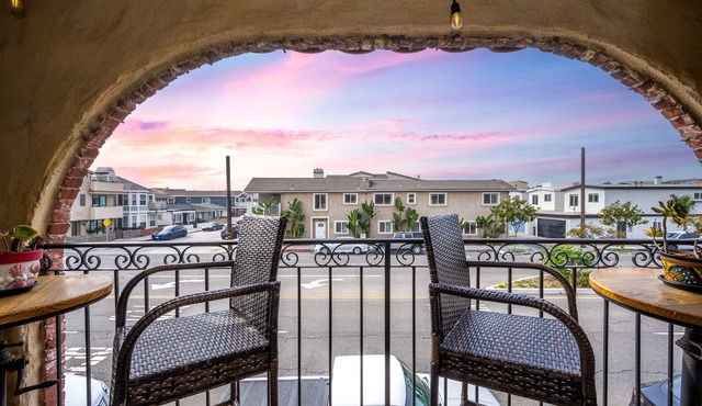 Spanish Castle in Newport -Steps to the Sand/Store