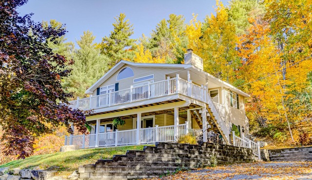 Stargazer's retreat with hot tub & decks - near Ellacoya State Beach