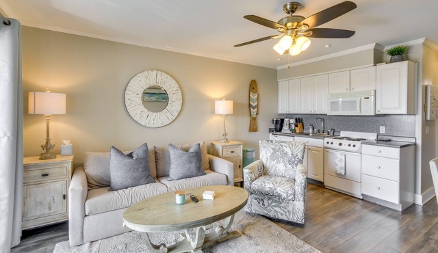 Steps to Beach! Top-Floor Condo in Hilton Head