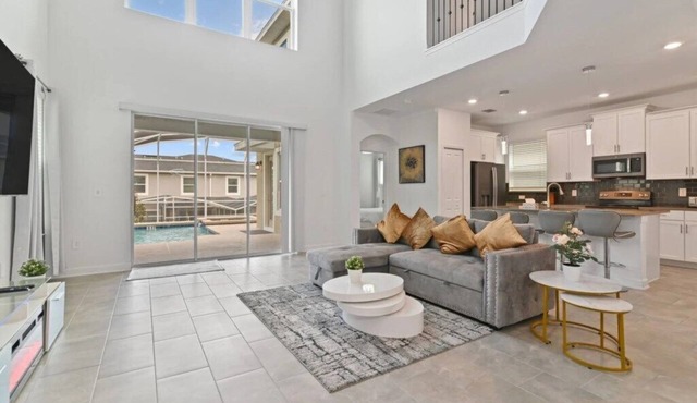 Stunning 5 Bed Pool Home with Private Pool-1183KBS