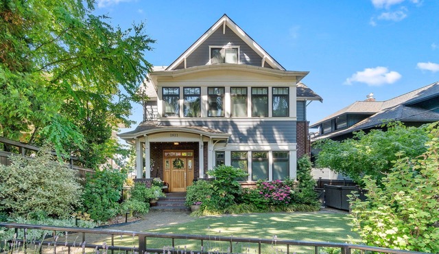 Stunning Space in heart of Queen Anne