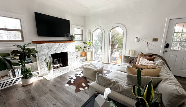 Stylish Downtown Retreat | Pet-Friendly, Patio,Fire Pit