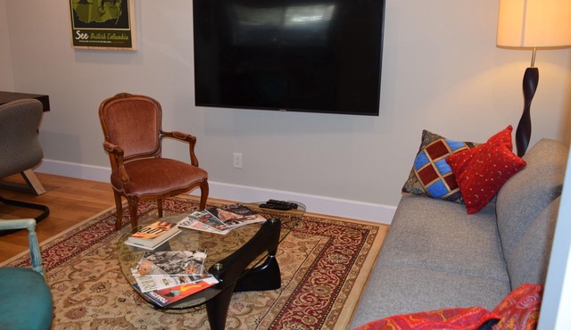 Sweet 1 bedroom ground-level Garden Suite (minimum 31 day booking required)