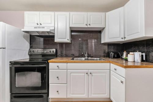 The Arizona 2BR Pet-Friendly Suite Calgary SE