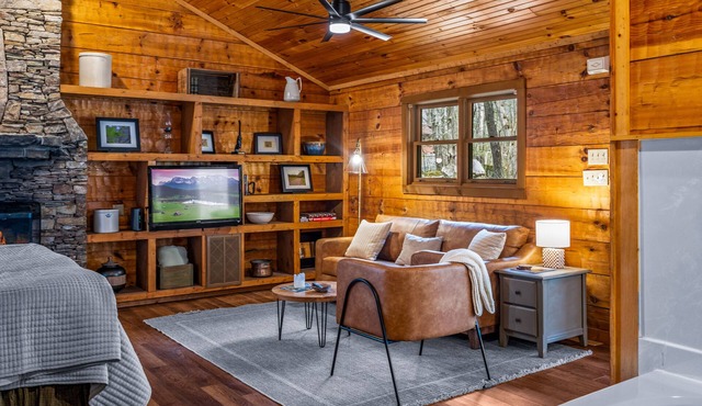 The Cove: Nestled amongst huge boulders and trees - Pool and Fitness Access!