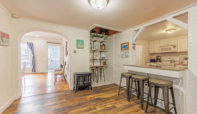 The Devonshire: Coastal comfort with firepit bikes, and kayak