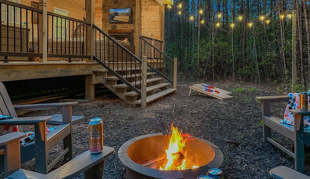 The Edelweiss-Secret Game Room! Arcade Room, Hot Tub, Firepit, 5 min. to town