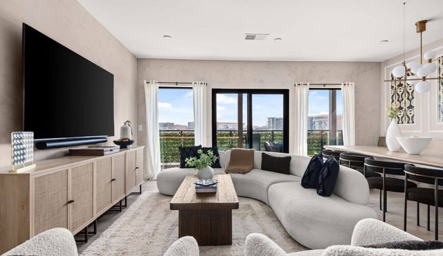 The Grand Social: Designer Condo close to Gulch