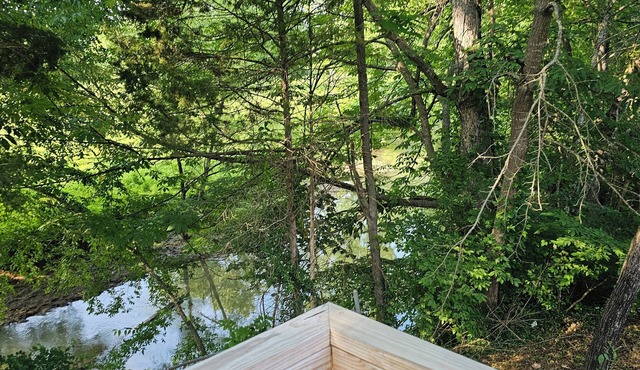 The Grotto on Josepi -Modern Comfort & Creekside Tranquility -55min-Pigeon Forge