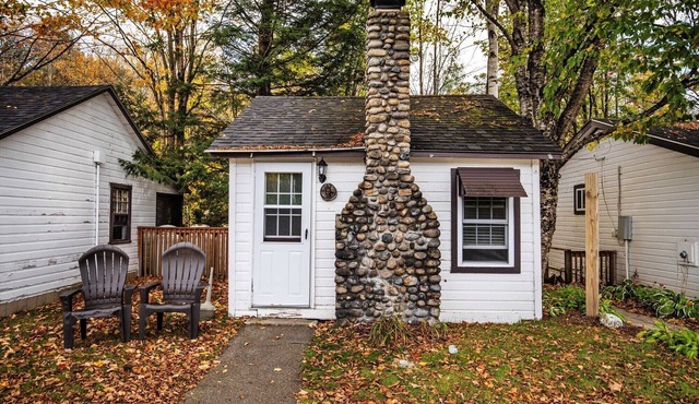 The The Flume Riverside Relaxation at the PEMICABINS