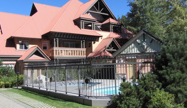 Top Floor Views of Blackcomb Mountain, Short Walk to Gondolas