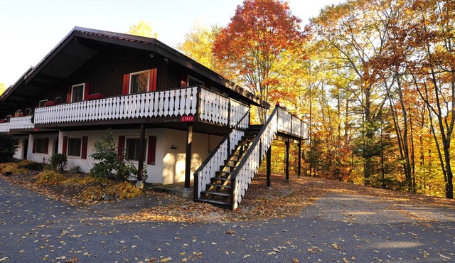 Townhouse in the mountains, close to Storyland and more!