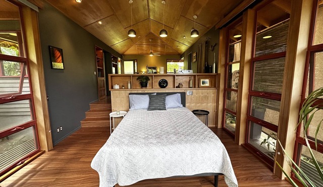 Tree Top Suite- Beautiful walk to Hanalei Bay