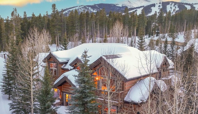 True Ski-in Ski-out Estate, Luxury Suites, hot tub, gaming. AMAZING Home and Location!