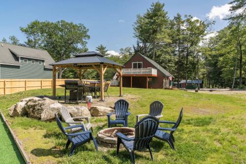 Twin Pines Retreat - Lake, Firepit and Games