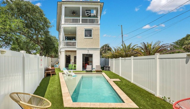 Tybee Skies: 4 BDR 4 Bath Oceanfront Home w Pool