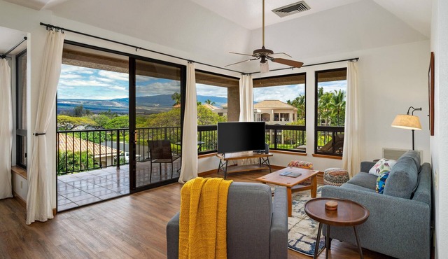 Updated 1-Bed 1.5-Bath Mountain Views Near Beach