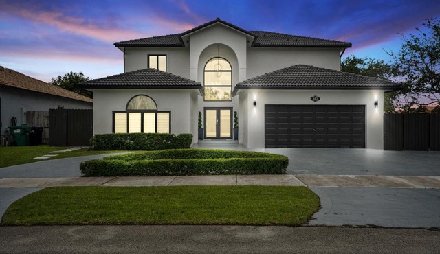 Villa Blanca 4bd Mega Home w Games BBQ and more