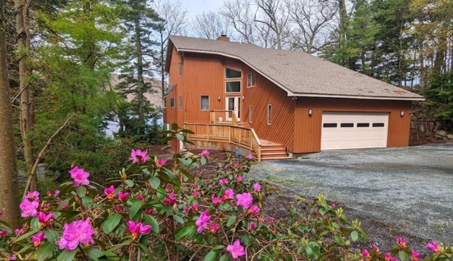 Waterfront Charm on Lake Sunapee