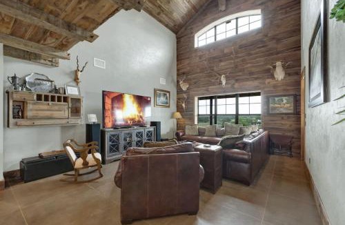 Fredericksburg House | West End Lodge Resort Style Pool!