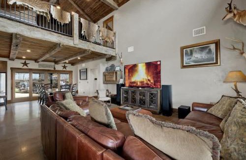 Fredericksburg House | West End Lodge Resort Style Pool!