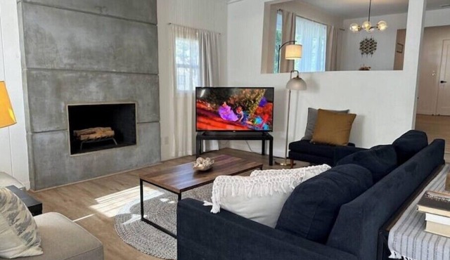 West LA House - Large Yard - 3 miles to beach