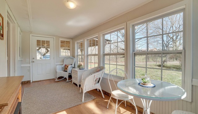 Wine Country Retreat w/Fire Pit + Sunroom!