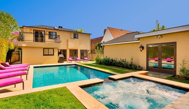 Winter Sale - Magnificent Hollywood Hills HtdPool Residence in Celebrity Enclave