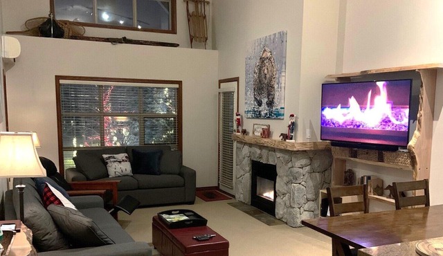 XL LUXURY PENTHOUSE. Aspens! Ski-in-out. King. 3hot tubs+pool Heated floors BBQ