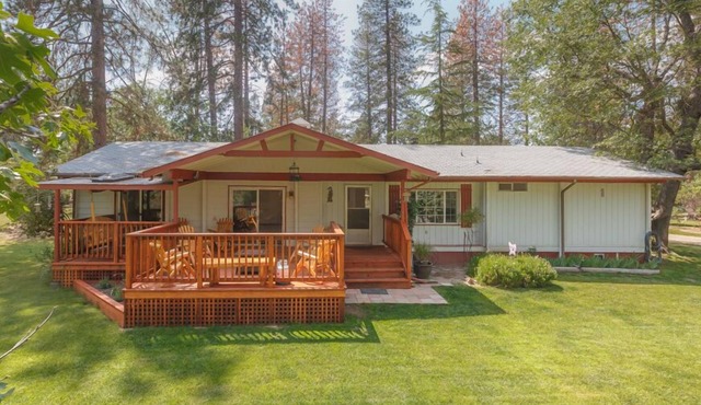 Yosemite Pines Retreat – Mini Ponies, Huge Yard, Spa, Pool & Play Area!
